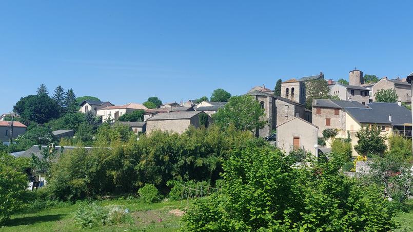 Un collectif d’habitants de Fontiers-Cabardès (notre photo, vue générale), l’association Montagne Noire Avenir, s’est monté afin de lutter contre l’implantation de ce projet immobilier de luxe sur la commune.