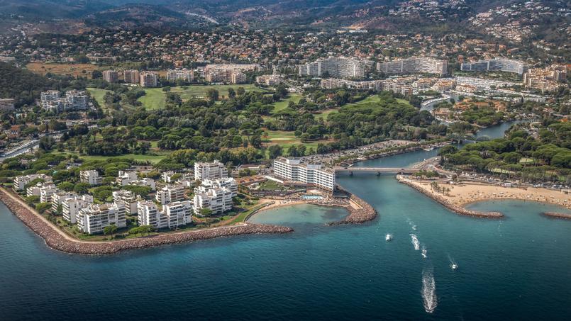 Mandelieu-la-Napoule affiche un taux de HLM de 9,4%.