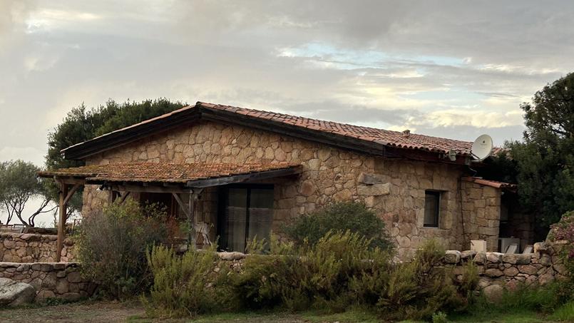 La démolition doit intervenir dans les 4 mois, sous peine de verser une astreinte de 500 euros par jour et par maison.