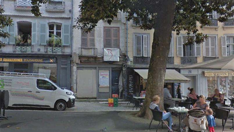 C’est l’immeuble au centre qui devrait être rasé après expropriation.