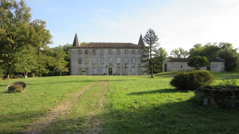 La future autoroute doit passer à 300 mètres du château de Scopont et à 180 mètres du pavillon néogothique.