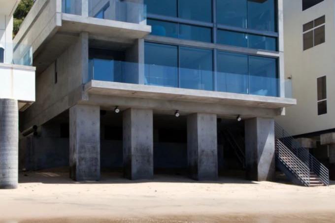 Vue de la villa, lorsqu’elle avait encore des fenêtres.