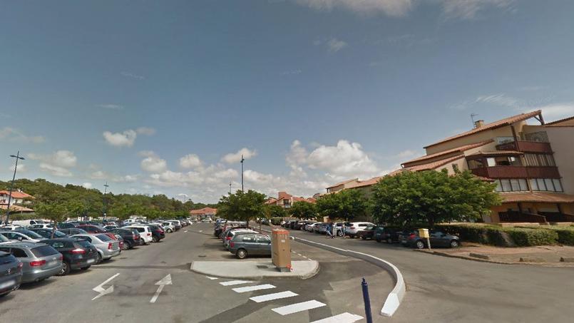 Le terrain a été transformé en 2016 en parking payant de 350 places.