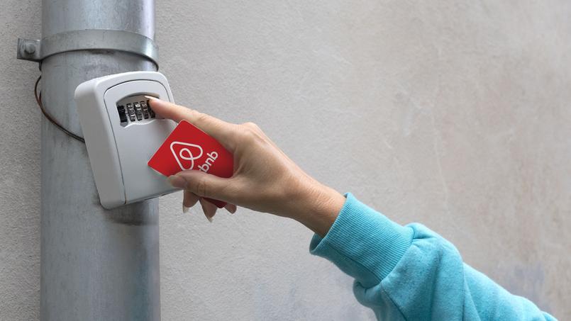 L’espace public est proscrit pour l’installation de boîtes à clés mais certains propriétaires s’affranchissent de cette interdiction, au grand dam de la mairie de Paris.