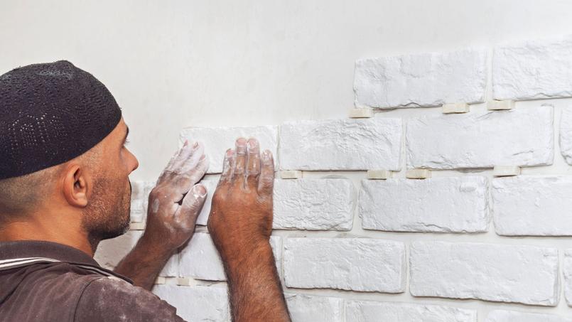 La justice a écarté l’argument de l’entrepreneur qui invoquait les relations amicales et habituelles entre les deux parties pour expliquer l’absence de devis accepté.