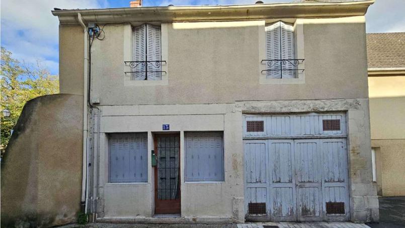 Vue de la façade de la maison qui sera cédée pour 1 euro prochainement.