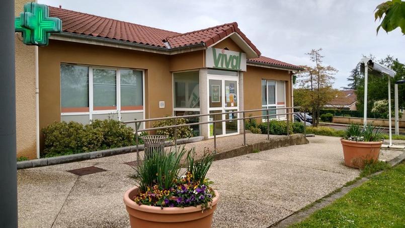 Le couple de franchisés verse un loyer de 1200 euros TTC par mois avec un taux de TVA à 20% à la mairie, propriétaire des murs.