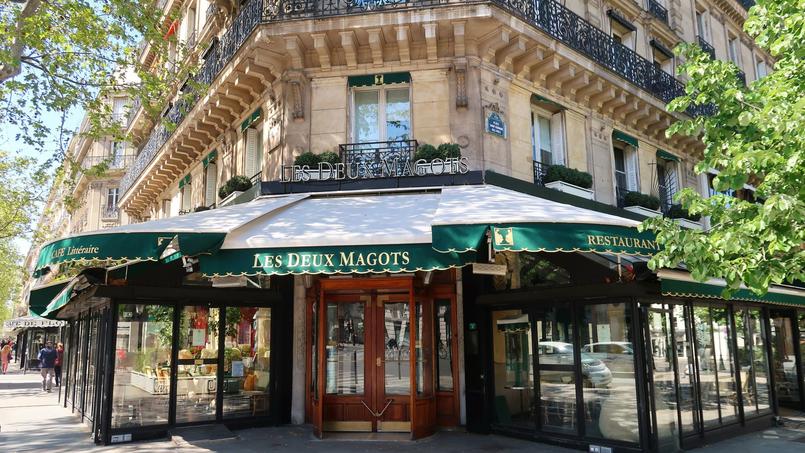 L’appartement où aurait vécu André Breton est situé à proximité du célèbre café littéraire Les Deux Magots.