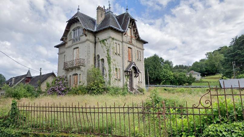 L’extérieur de la bâtisse a toujours fière allure.
