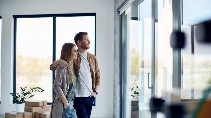 Le prêt à taux préférentiel serait un prêt aidé par l’État comme le prêt à taux zéro, PTZ, sauf qu’il serait accordé à tous les primo-accédants sans condition de ressources.