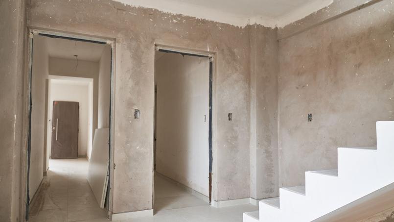 Un gendarme a donné à Maria une attestation de bris de porte qu’elle a envoyée à son assureur (image d’illustration).