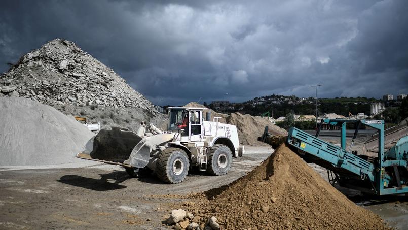 À Gennevilliers, en région parisienne, cette plateforme recycle des matériaux pour la construction.