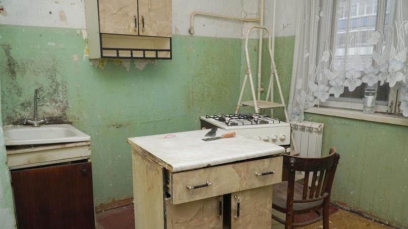 Les radiateurs ont été arrachés et les murs sont crasseux. Le frigo et la machine à laver ont disparu (image d’illustration).