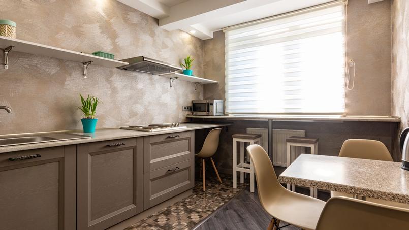 Un logement est dit décent s’il ne porte pas atteinte à l’intégrité physique ou à la santé des habitants, et s’il intègre des éléments de conforts minimaux.