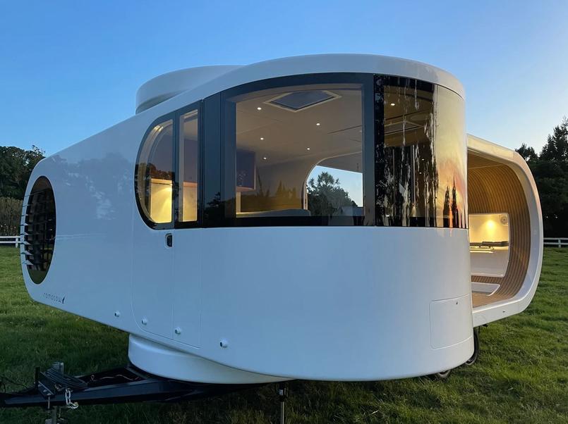 Cette caravane devient un appartement avec terrasse en moins d'une minute -  Figaro Immobilier