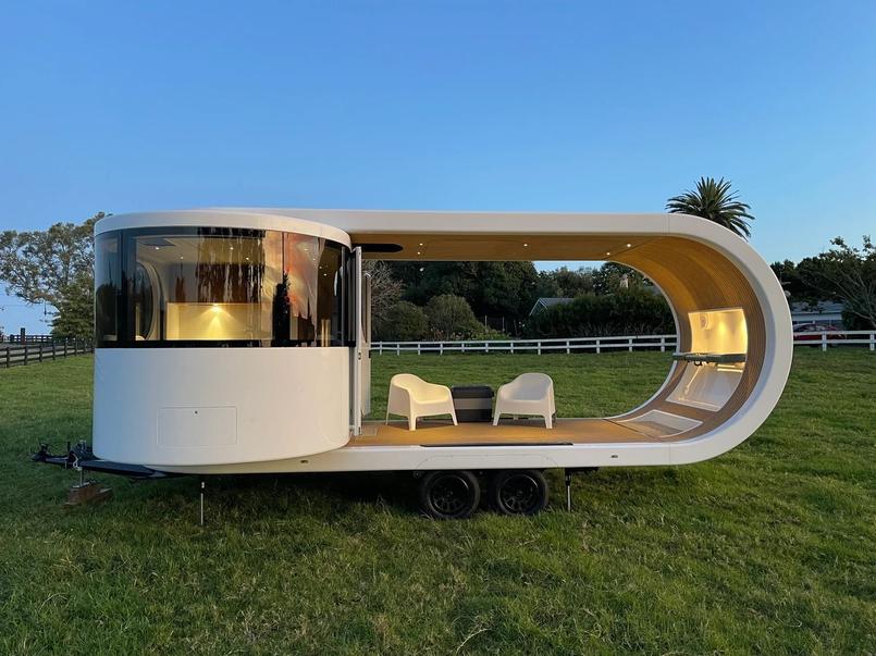 Cette caravane devient un appartement avec terrasse en moins d'une minute -  Figaro Immobilier