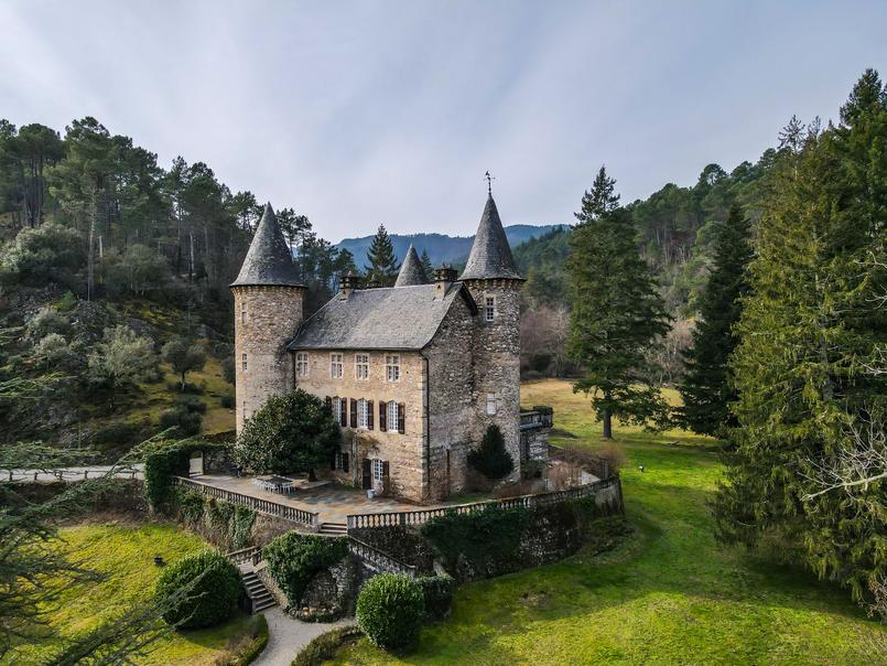 Ce château français digne de la Belle au Bois Dormant attire les Américains