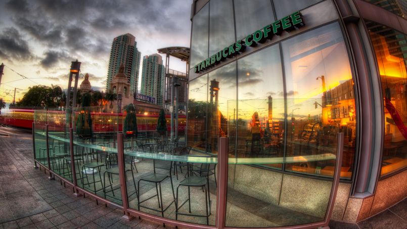 Un établissement Starbucks. Crédit: Flickr @ Justin Brown.