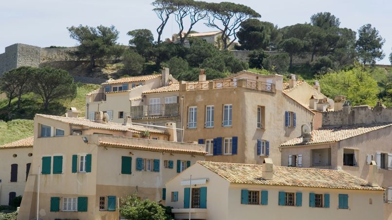 Compter plus de 820.000 euros pour un 3 pièces neuf à Saint-Tropez. Crédit: Lilly3/iStock