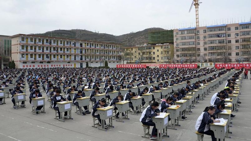 Lire article En Chine, des milliers de lycéens passent leurs examens... en plein air