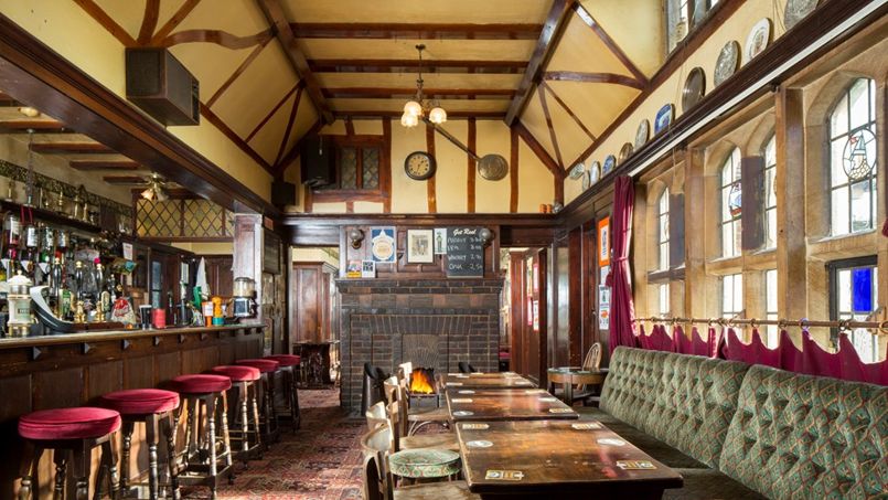 Le bar du Gatehouse à Norwich conserve l’essentiel de sa déco d’origine. Crédit: Historic England