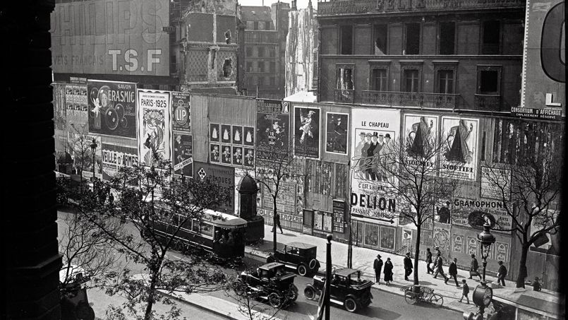 Démolition d’immeubles sur le boulevard des Italiens à Paris en 1925 (travaux de percement du dernier tronçon du boulevard Haussman). Crédit: Rue des Archives/Collection particulière/PVDE