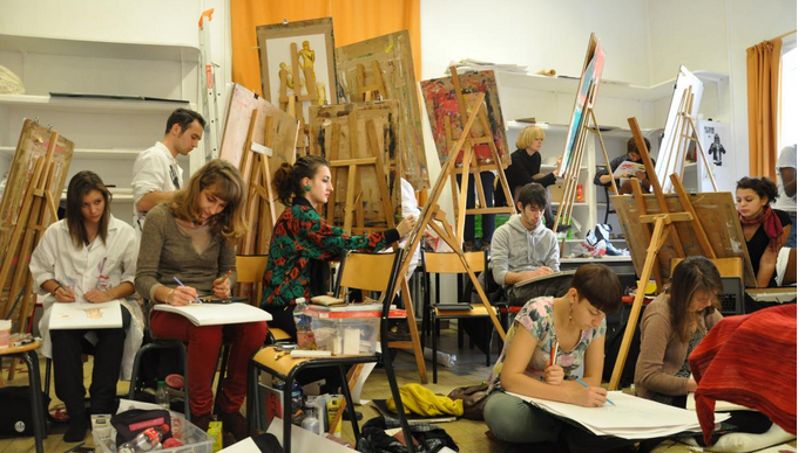 Lire article Les écoles d’art appellent à voter contre le Front national