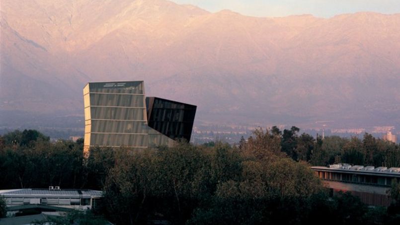 Les Tours siamoises, sur le campus de l’Université catholique du Chili, à Santiago. Crédit: Cristobal Palma.