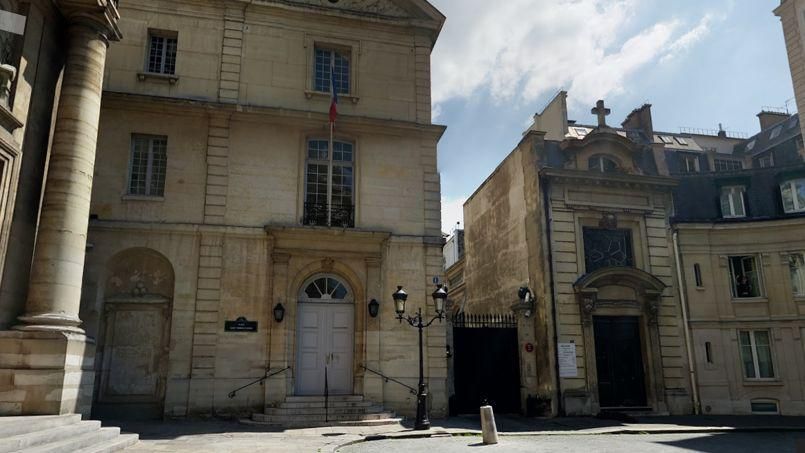 La place Saint-Thomas d’Aquin (Paris VIIe) où se trouve l’hôtel de l’Artillerie.