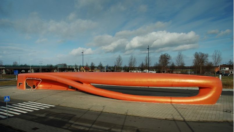 Dans la banlieue d’Amsterdam, cet arrêt de bus se prend pour une baleine géante. Crédit: Radek Brunecky