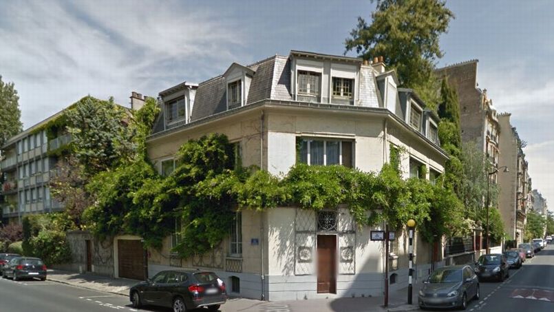 À Neuilly-sur-Seine, deux hôtels particuliers attenants ayant appartenu à Jacques Servier ont été préemptés en décembre dernier, pour céder la place à une trentaine de logements sociaux. Crédit: capture Google Street View.