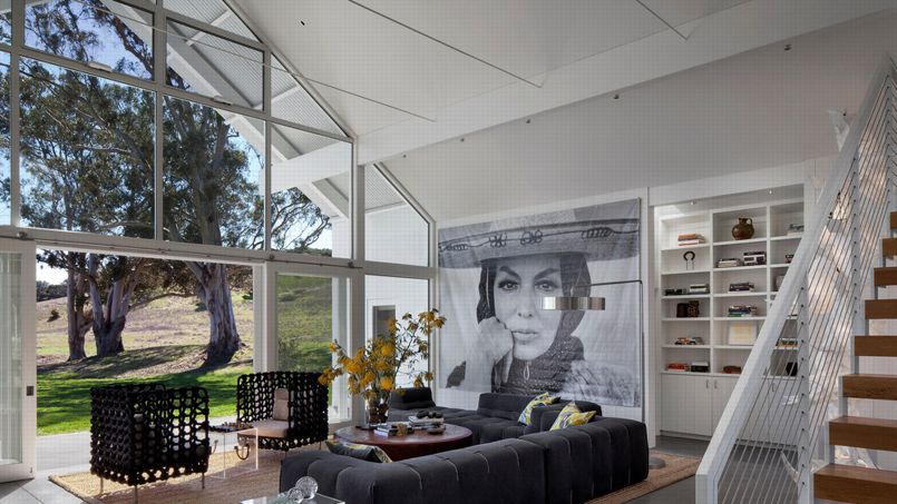 Intérieur design d'une jolie maison côtière californienne