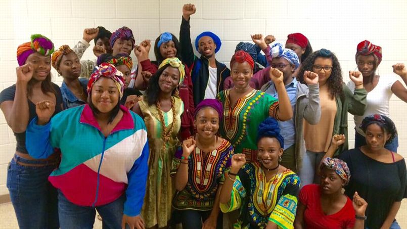 Lire article De jeunes Américaines se mobilisent contre l’interdiction du foulard africain au lycée