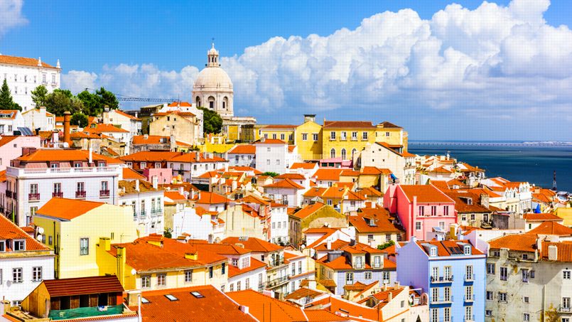 Cette vue et ce soleil pourraient coûter cher au propriétaire de la maison d’où est prise cette photo de Lisbonne.Crédit: Sean Pavone/Shutterstock