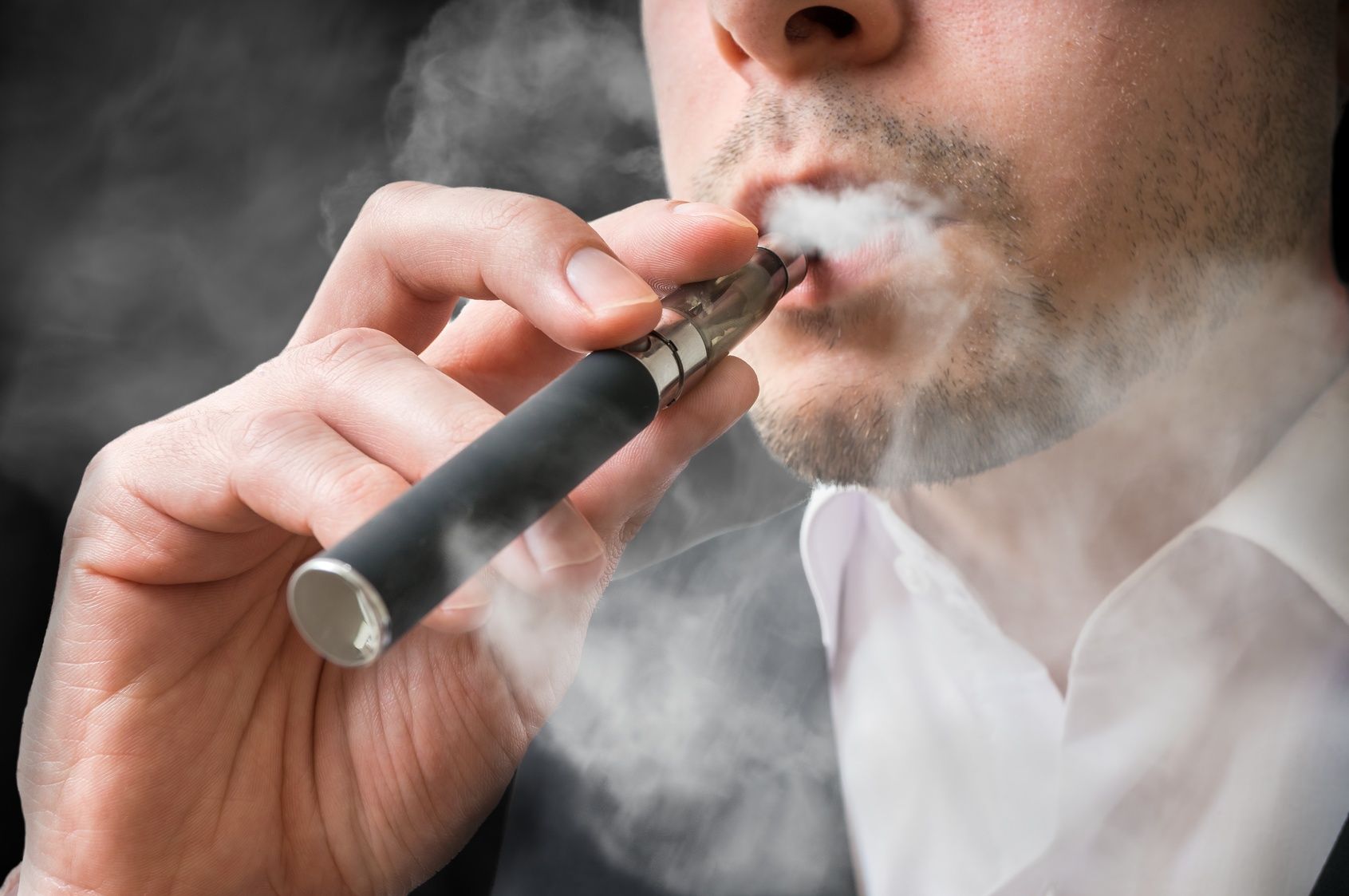 La cigarette électronique est-elle vraiment moins dangereuse que le tabac?
