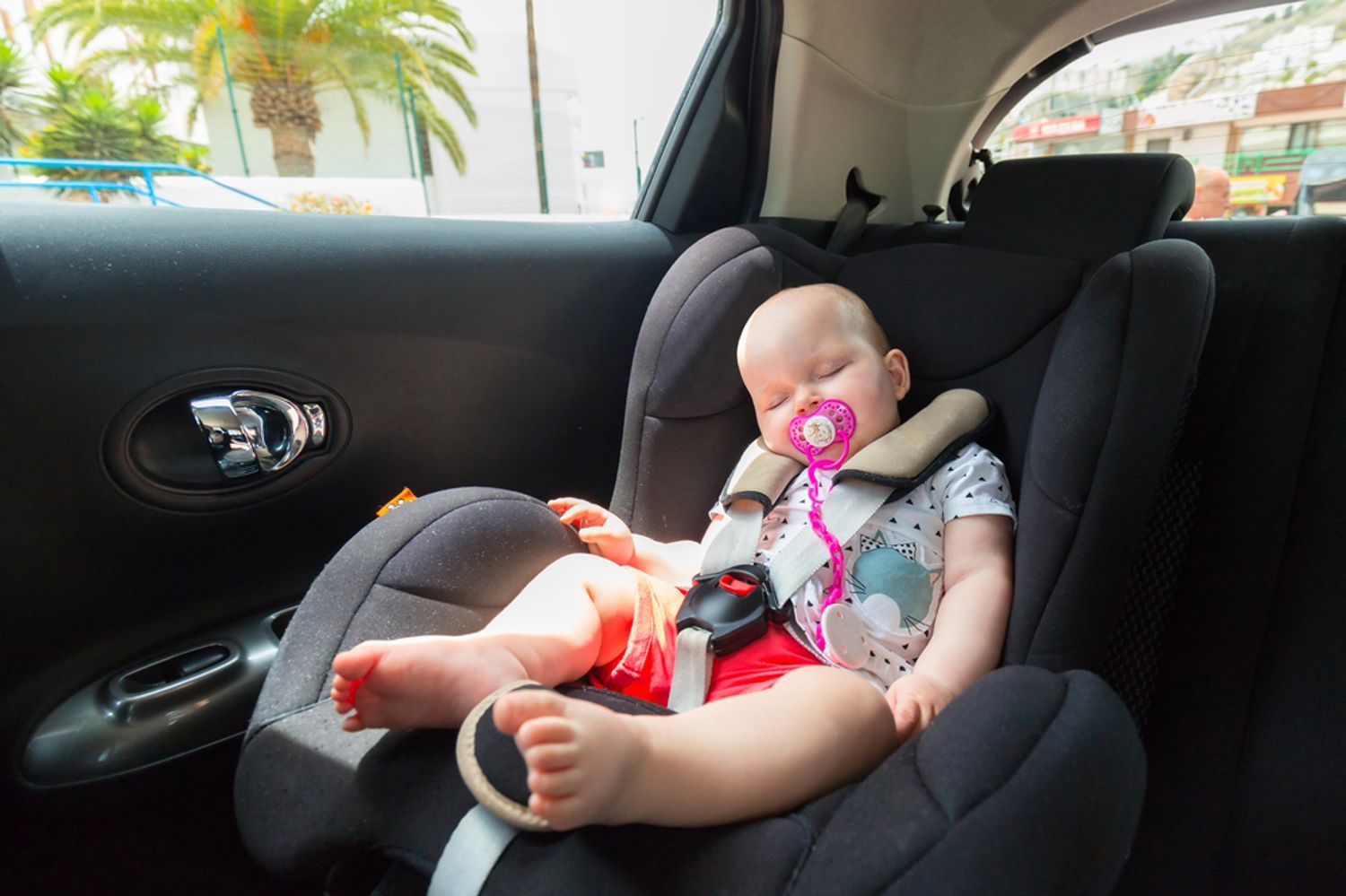 Comment bien choisir un siège auto ou un rehausseur pour bébé ?
