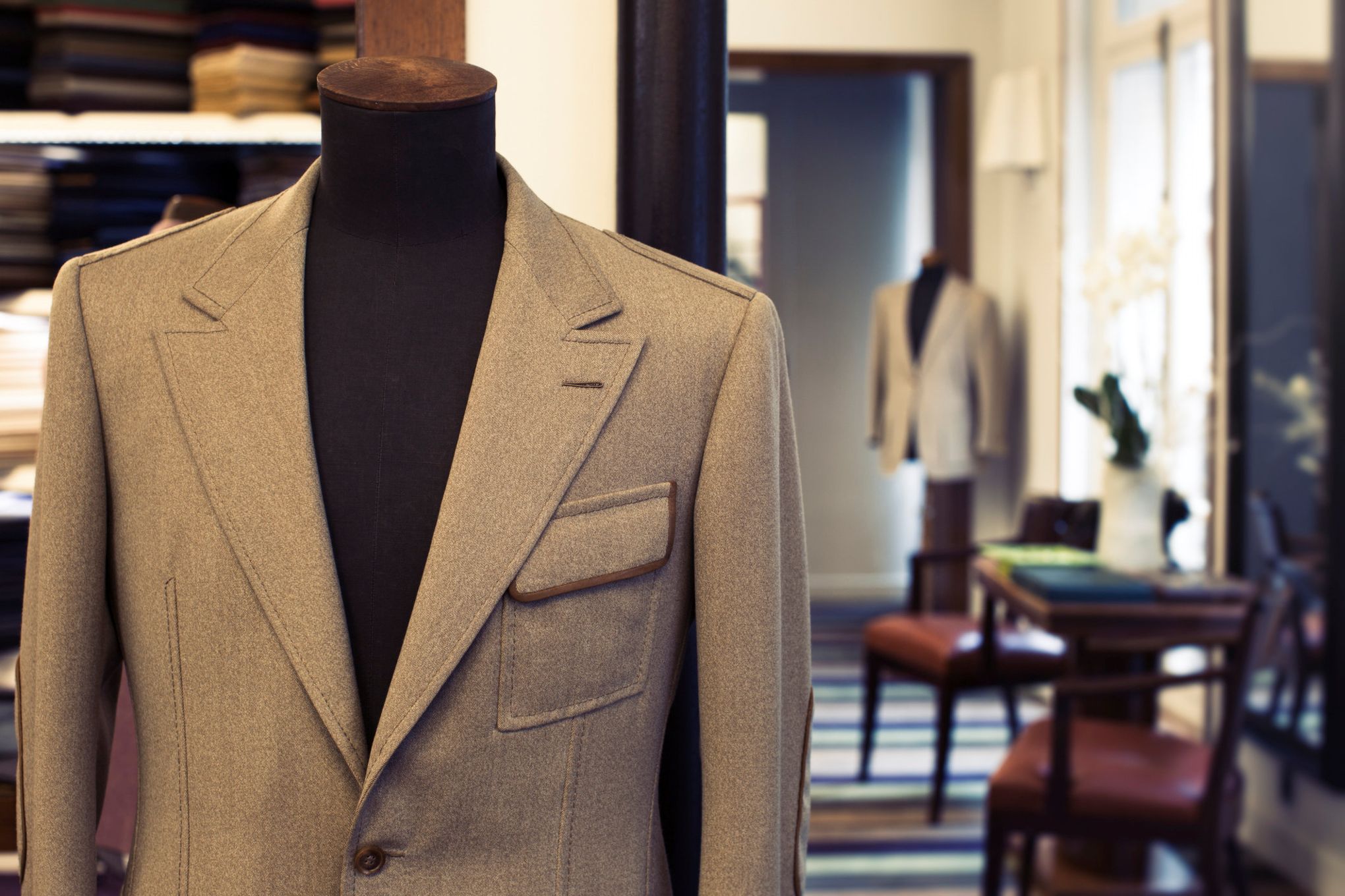 Les maîtres tailleurs Cifonelli passent la Manche Manteau sur Mesure Aix en Provence Tailleur Homme Pas Cher