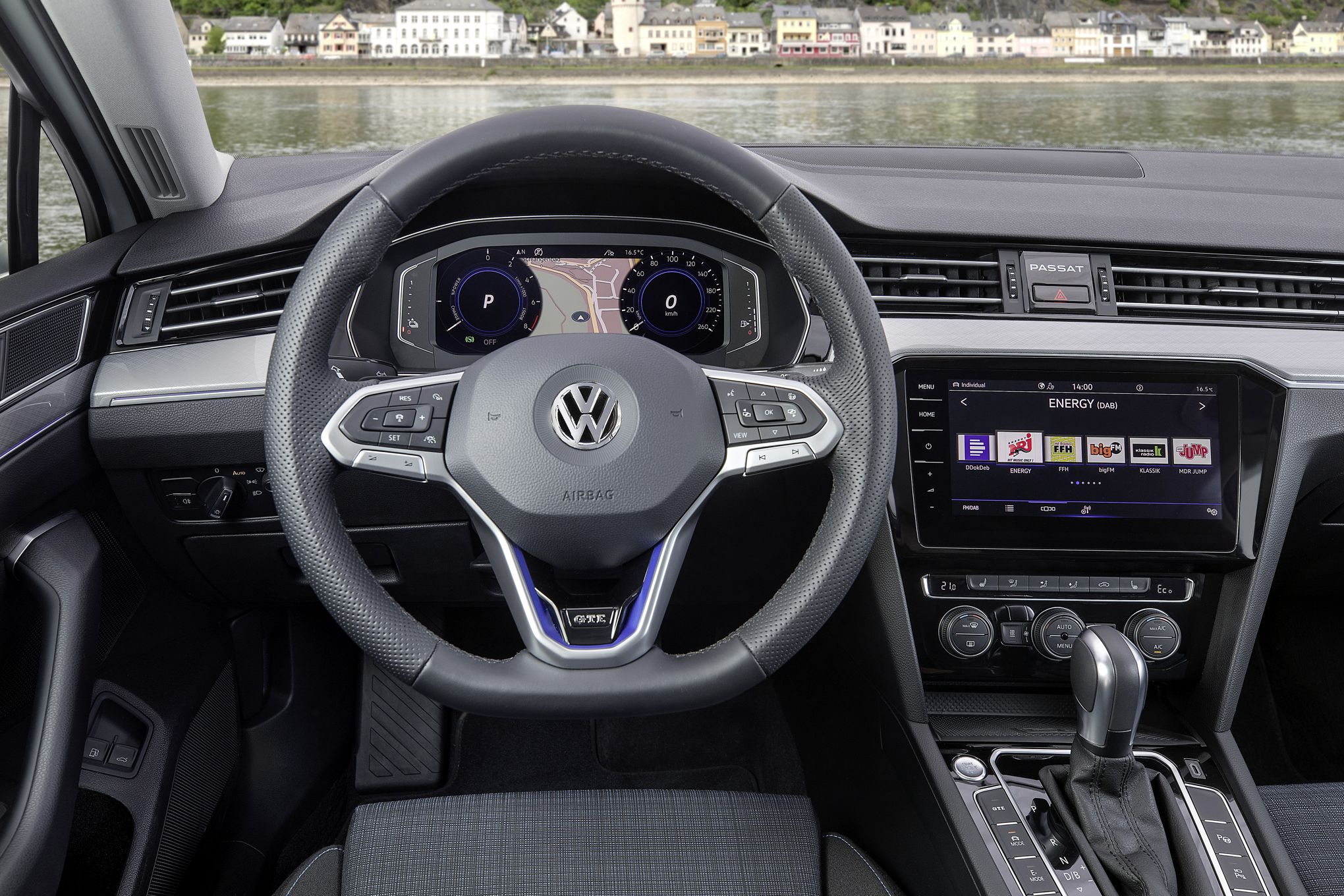 La Vw Passat Passe Au Numerique