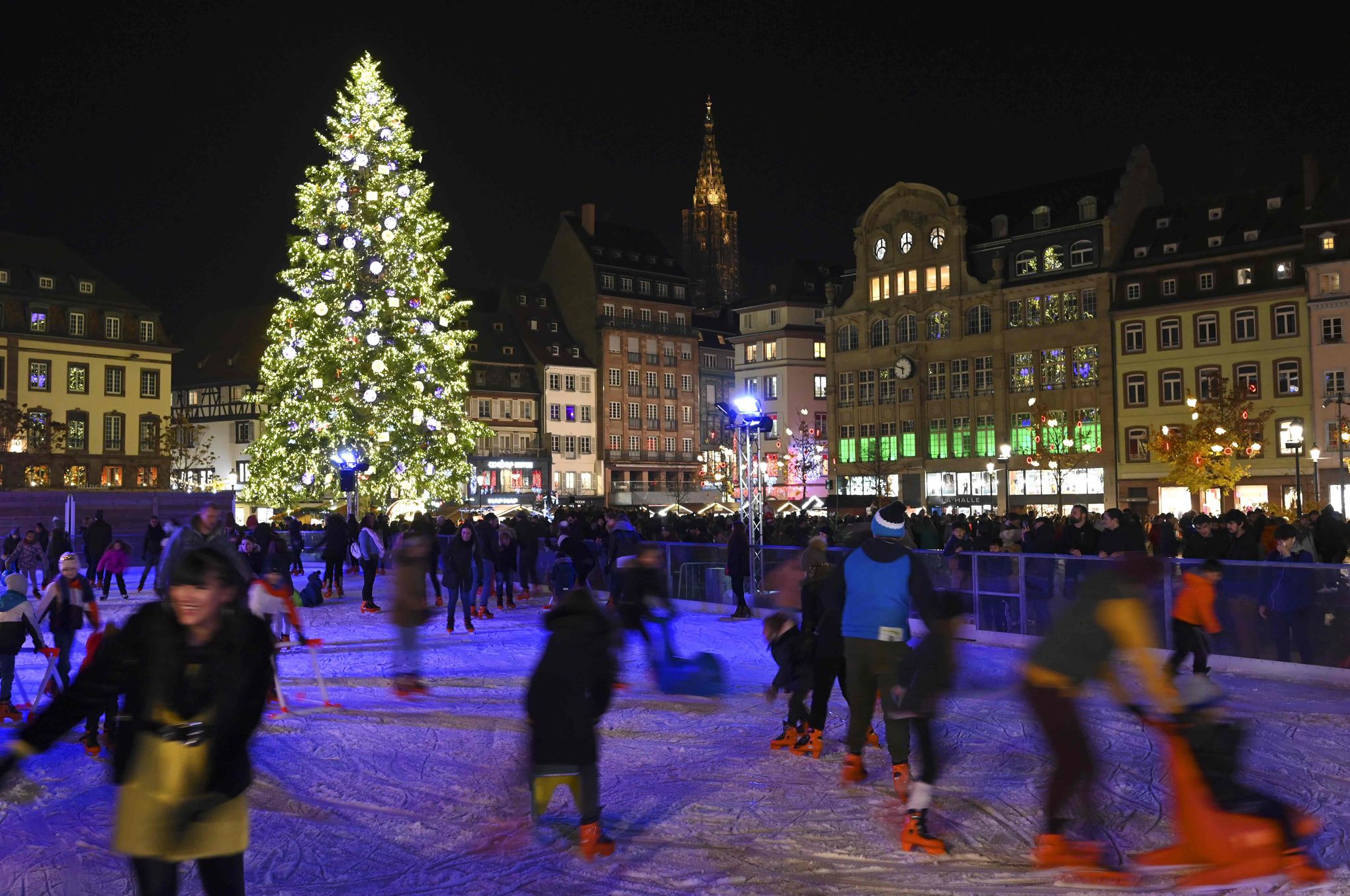 Noël. Les Français dépenseront en moyenne 549 € pour les fêtes