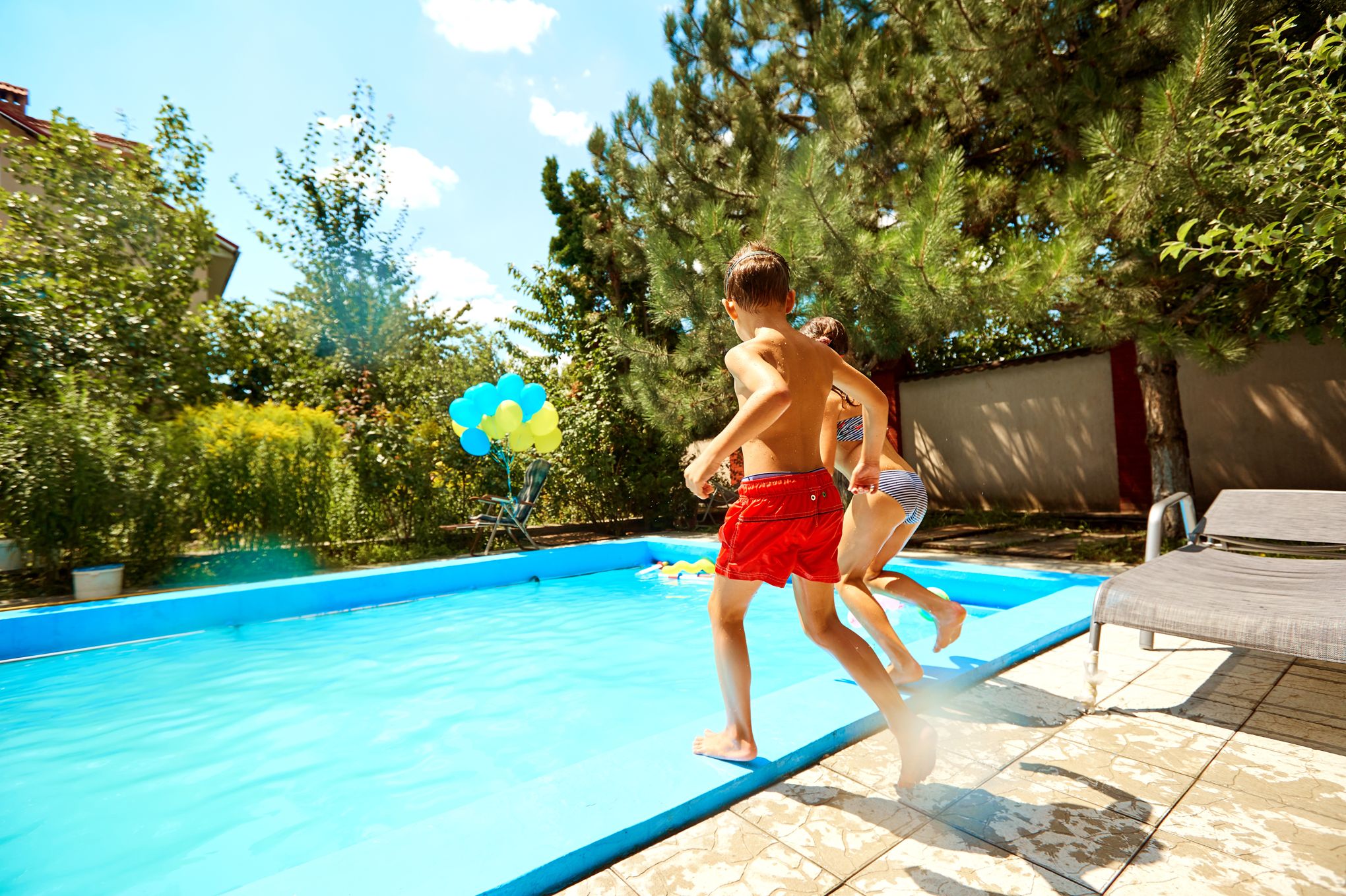 Coronavirus Peut On Se Baigner Sans Risque Dans Les Piscines Privees