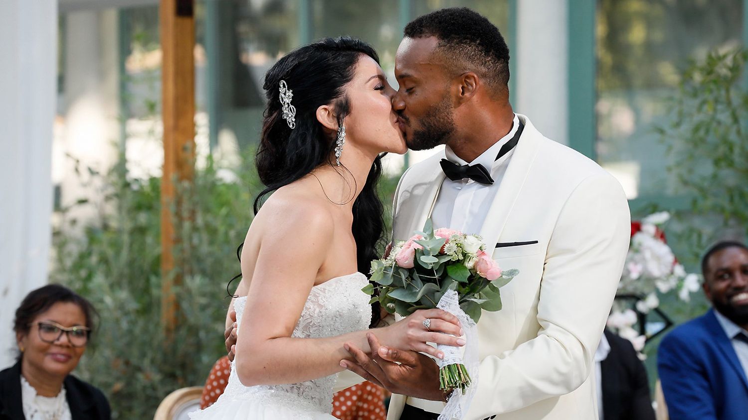 Juste mariée et prête à baiser Juste mariée et prête à baiser