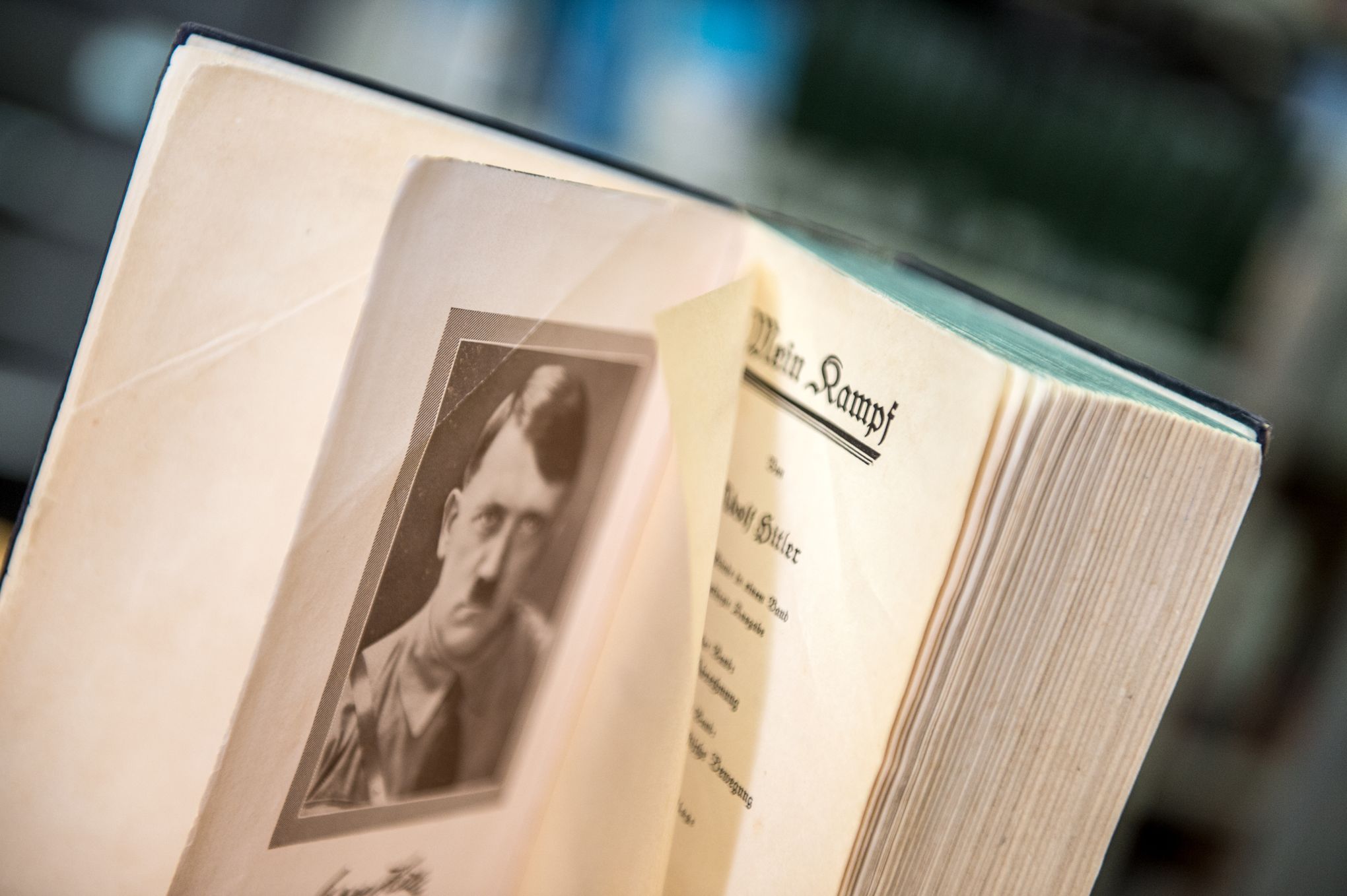Acheter Mein Kampf Edition Originale Francaise 1934 Mein Kampf: depuis un siècle, l'édition française face à un livre maléfique