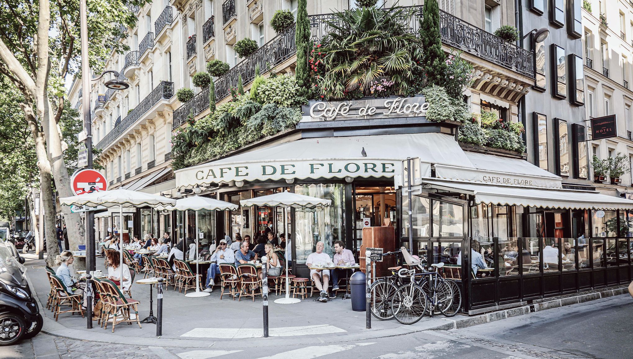 Au Café de Flore, l'ombre de Sartre et de Beauvoir