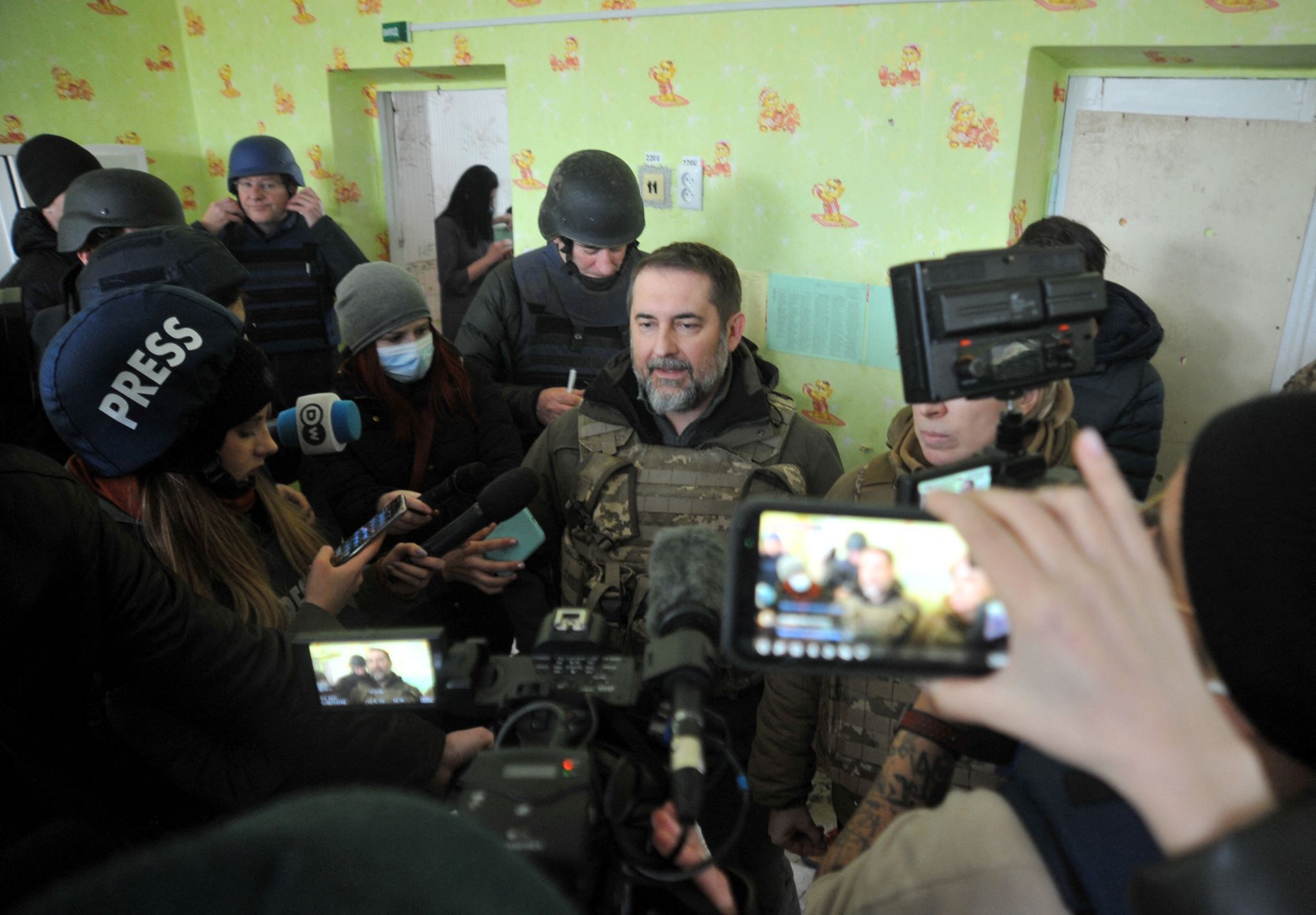 Michel Scott Journaliste Date De Naissance Ukraine: les chaînes d'info sur le pied de guerre