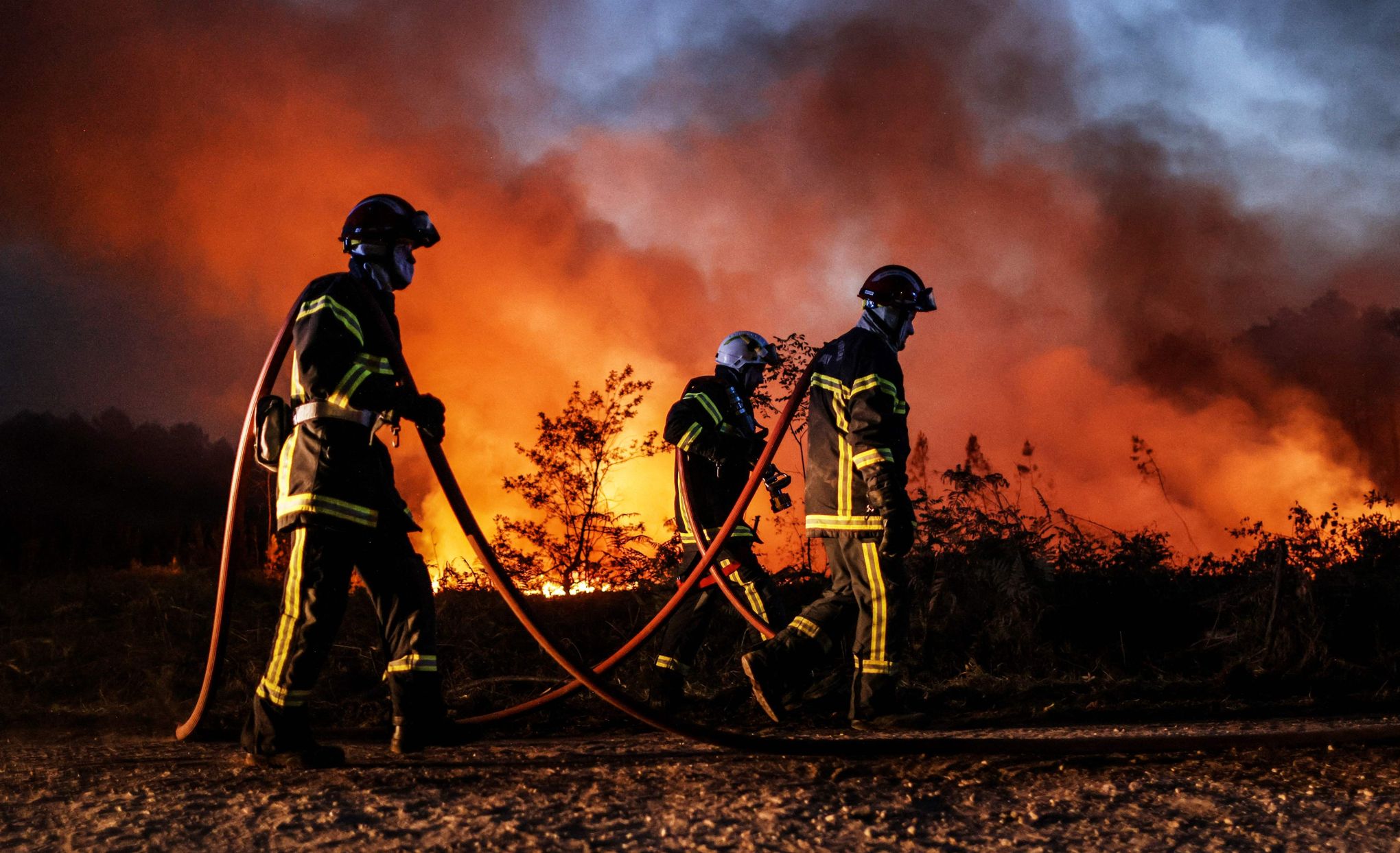 Incendies En Gironde Les Pompiers Face A L Inexorable Percee Du Feu