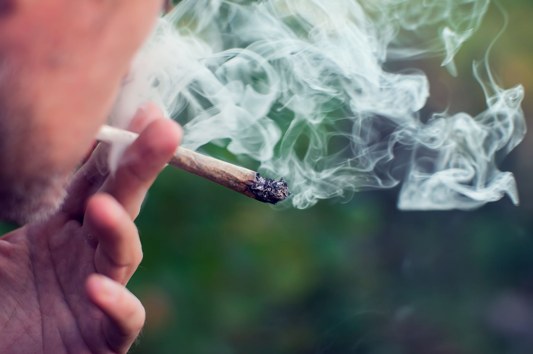 Fumer du cannabis de temps à autre n'affecte pas les poumons