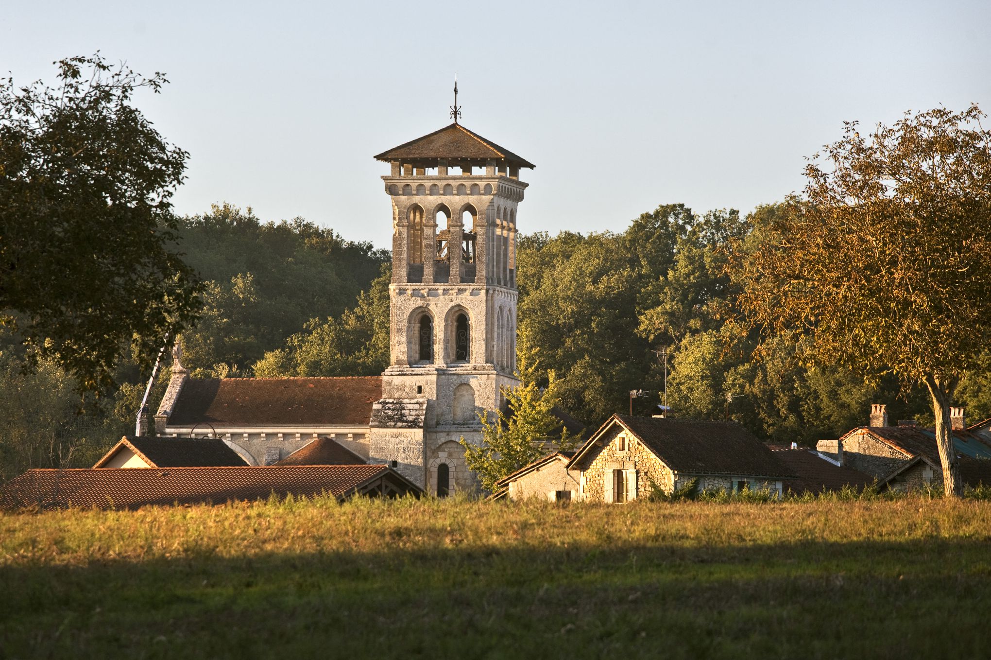 Vive nos clochers, de Jean-Pierre Rioux: des écrivains au secours des églises de village