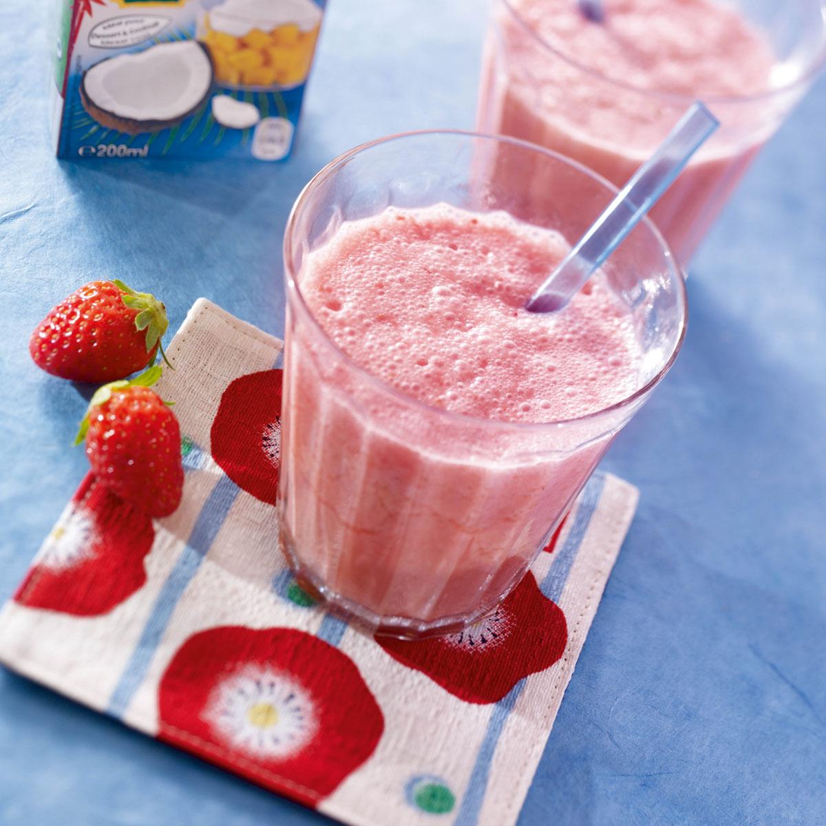 Recette smoothie coco fraises litchis Cuisine / Madame Figaro