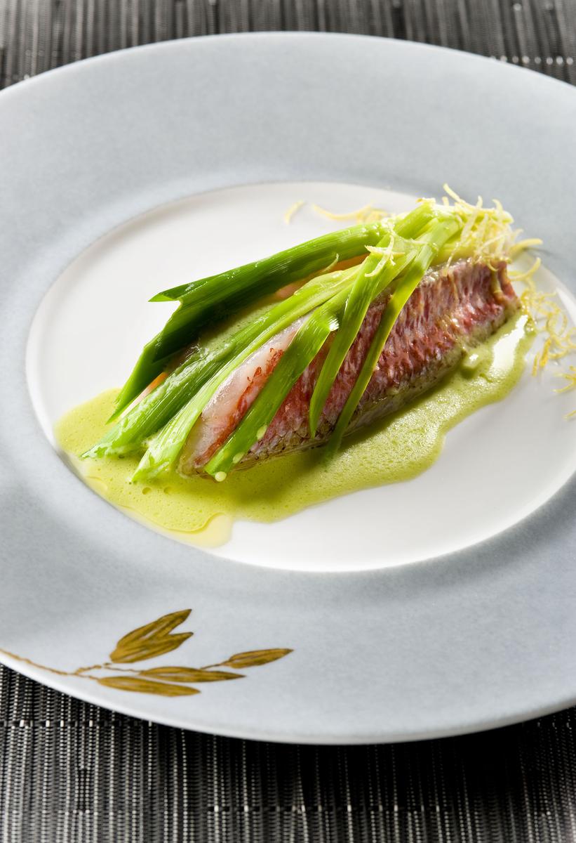 Recette le petit rouget à la fondue de poireaux au citron, sauce citron