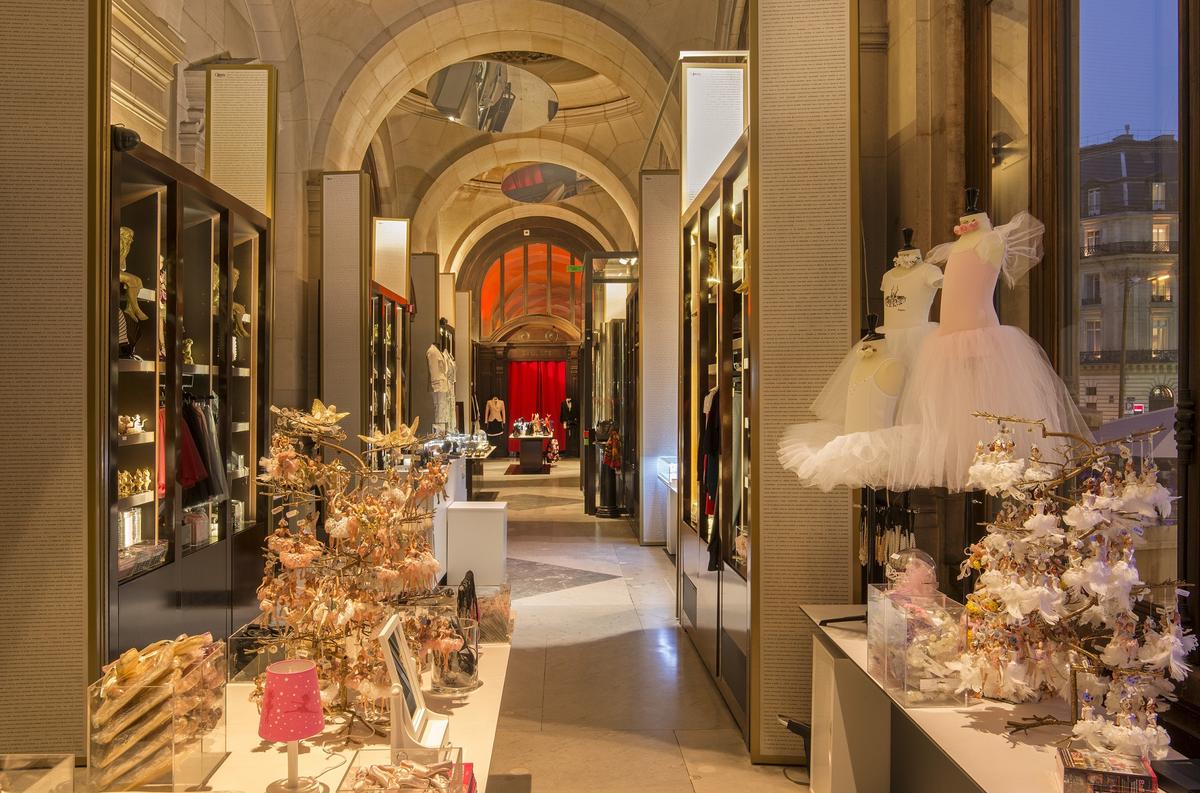 Comment S Habiller Pour Aller à L Opéra Garnier La Fashion Week s'invite à la boutique de l'Opéra Garnier - Madame Figaro